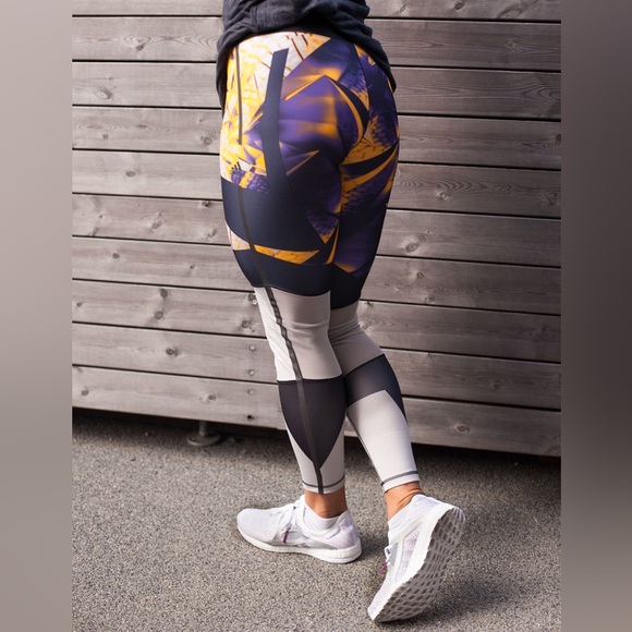 ADIDAS WOW DROP1 TIGHTS!!! โค๏ธ๐๐ฝโโ๏ธ๐๐พโโ๏ธ๐๐ผโโ๏ธ - Picture 5 of 11